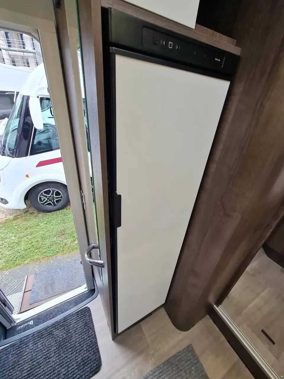 Van 1